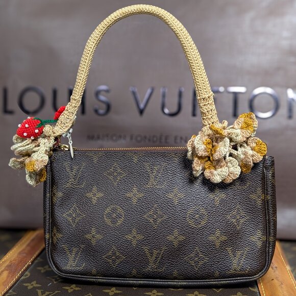 LOUIS VUITTON Pochette Accessoires Monogram Canvas Vintage - Picture 1 of 16